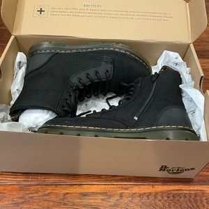 Dr Martens BLACK EXTRA TOUGH POLY+RUBBERY